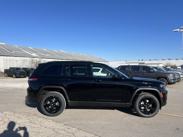 new 2025 Jeep Grand Cherokee car, priced at $47,960