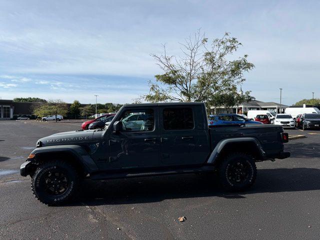 new 2025 Jeep Gladiator car, priced at $40,355