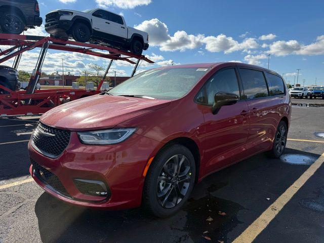 new 2026 Chrysler Pacifica car, priced at $41,560