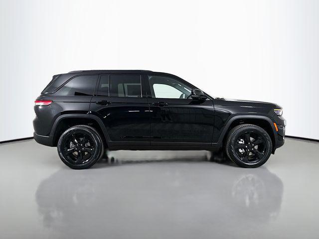 new 2025 Jeep Grand Cherokee car, priced at $43,220