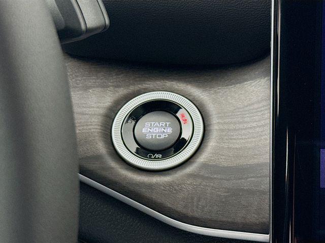 new 2025 Jeep Grand Cherokee car, priced at $43,220