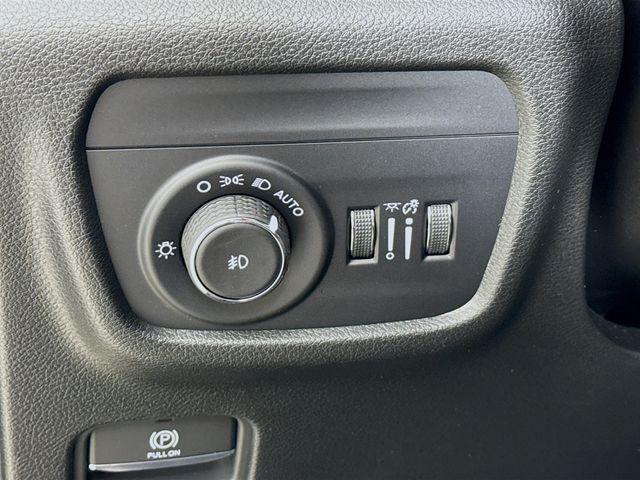new 2025 Jeep Grand Cherokee car, priced at $43,220