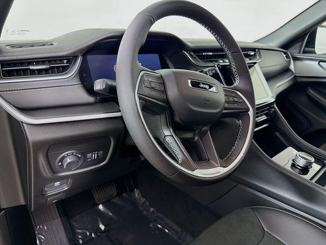 new 2025 Jeep Grand Cherokee car, priced at $38,230