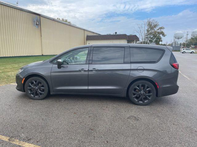 used 2018 Chrysler Pacifica car, priced at $15,975