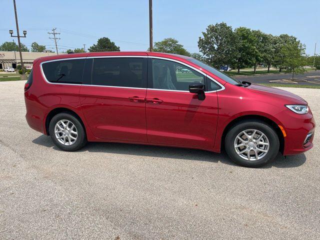 new 2025 Chrysler Pacifica car, priced at $39,940