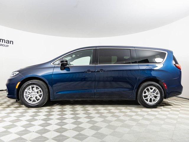 new 2025 Chrysler Pacifica car, priced at $37,920