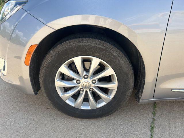 used 2018 Chrysler Pacifica car, priced at $14,440