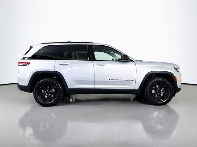 new 2025 Jeep Grand Cherokee car, priced at $42,495
