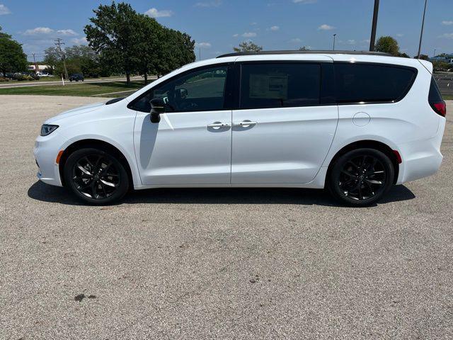 new 2026 Chrysler Pacifica car, priced at $45,585