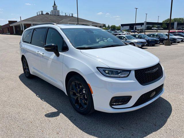 new 2026 Chrysler Pacifica car, priced at $45,585