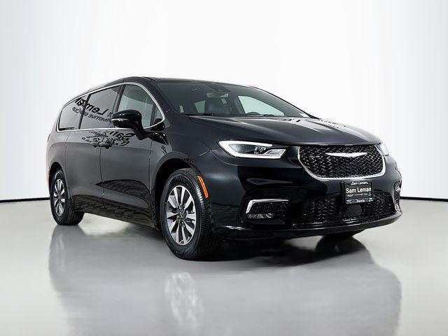 new 2025 Chrysler Pacifica Hybrid car, priced at $43,343