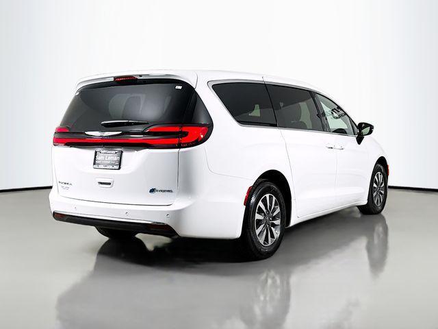 new 2025 Chrysler Pacifica Hybrid car, priced at $47,951