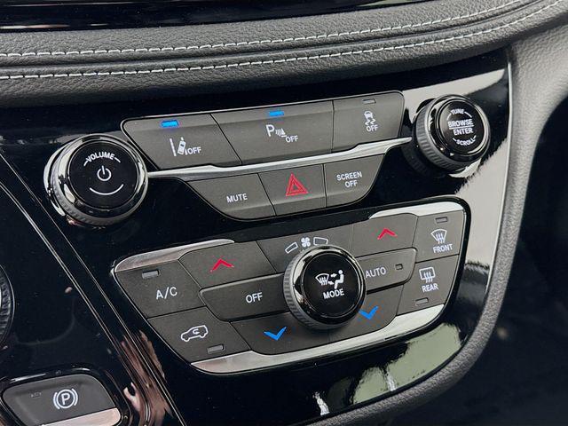 new 2025 Chrysler Pacifica Hybrid car, priced at $47,951