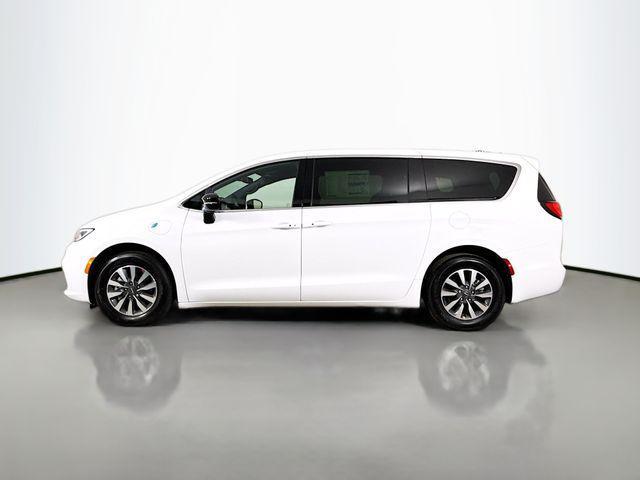 new 2025 Chrysler Pacifica Hybrid car, priced at $47,951