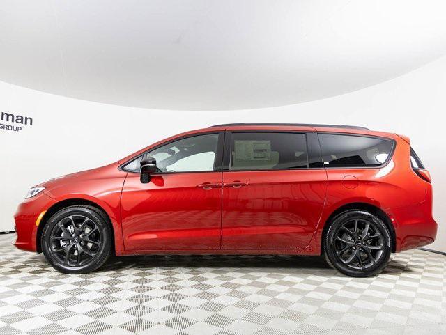 new 2024 Chrysler Pacifica car, priced at $38,635