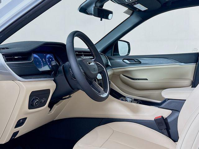 new 2025 Jeep Grand Cherokee car, priced at $41,415