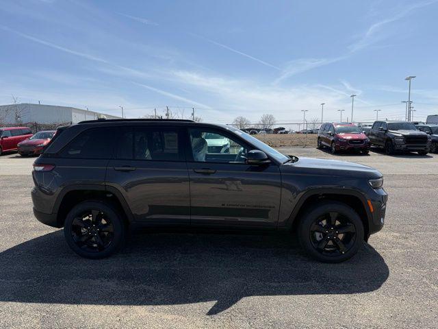 new 2025 Jeep Grand Cherokee car, priced at $43,715