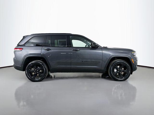 new 2025 Jeep Grand Cherokee car, priced at $44,215