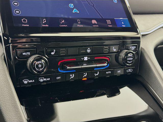 new 2025 Jeep Grand Cherokee car, priced at $44,215