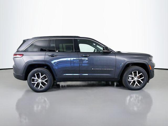new 2025 Jeep Grand Cherokee car, priced at $45,505