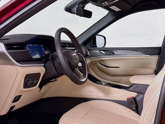 new 2025 Jeep Grand Cherokee car, priced at $39,495