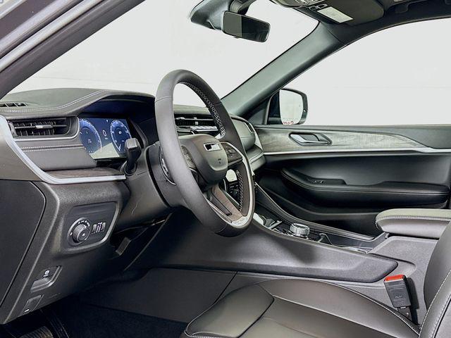 new 2025 Jeep Grand Cherokee car, priced at $43,010