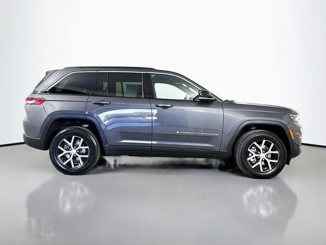 new 2025 Jeep Grand Cherokee car, priced at $43,010