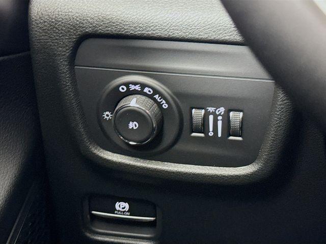 new 2025 Jeep Grand Cherokee car, priced at $43,010