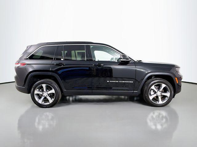 new 2025 Jeep Grand Cherokee car, priced at $44,695