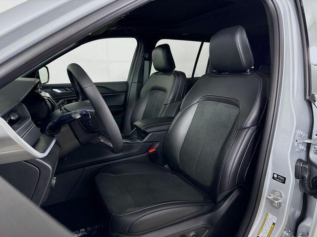 new 2025 Jeep Grand Cherokee car, priced at $39,230