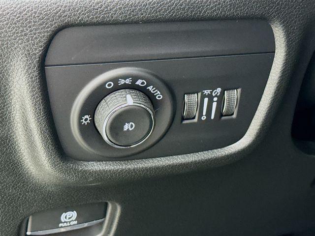 new 2025 Jeep Grand Cherokee car, priced at $42,010