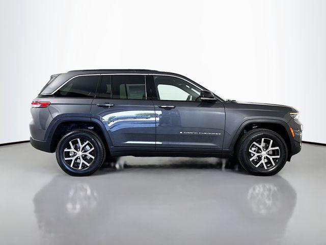 new 2025 Jeep Grand Cherokee car, priced at $42,010