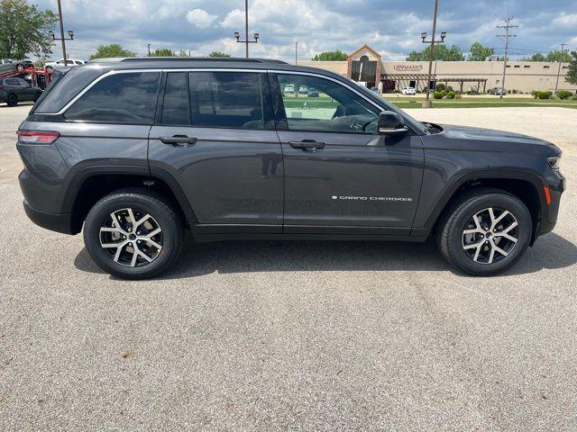 new 2025 Jeep Grand Cherokee car, priced at $43,010
