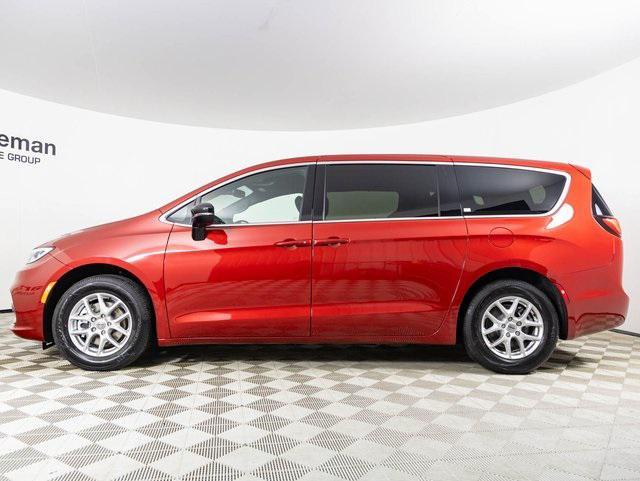 new 2025 Chrysler Pacifica car, priced at $36,640