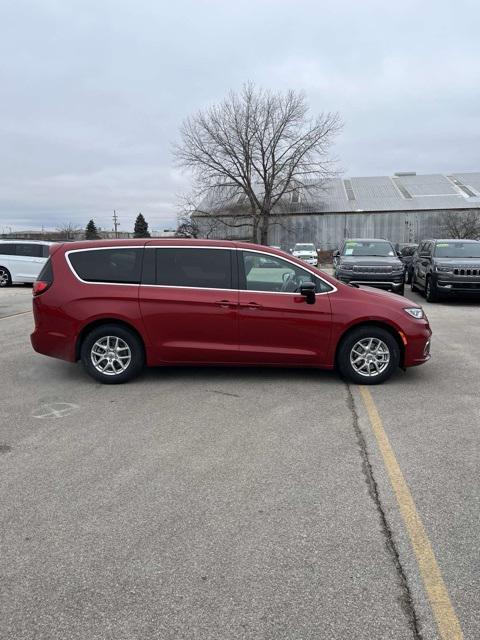 new 2025 Chrysler Pacifica car, priced at $37,640