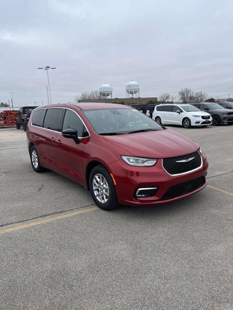 new 2025 Chrysler Pacifica car, priced at $37,640