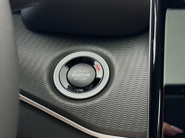 new 2025 Jeep Grand Cherokee car, priced at $39,230
