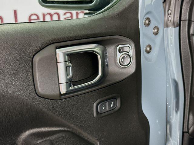 new 2025 Jeep Gladiator car, priced at $45,905
