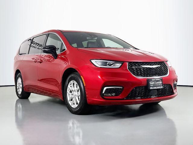 new 2025 Chrysler Pacifica car, priced at $40,220