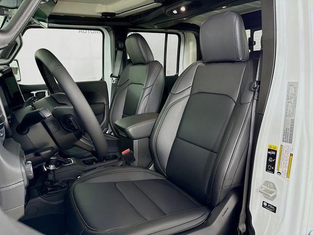 new 2025 Jeep Gladiator car, priced at $39,760