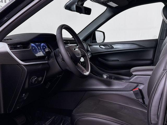 new 2025 Jeep Grand Cherokee car, priced at $40,725
