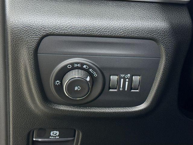 new 2025 Jeep Grand Cherokee car, priced at $40,495