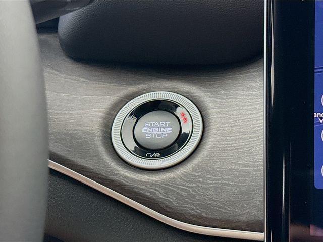 new 2025 Jeep Grand Cherokee car, priced at $45,849
