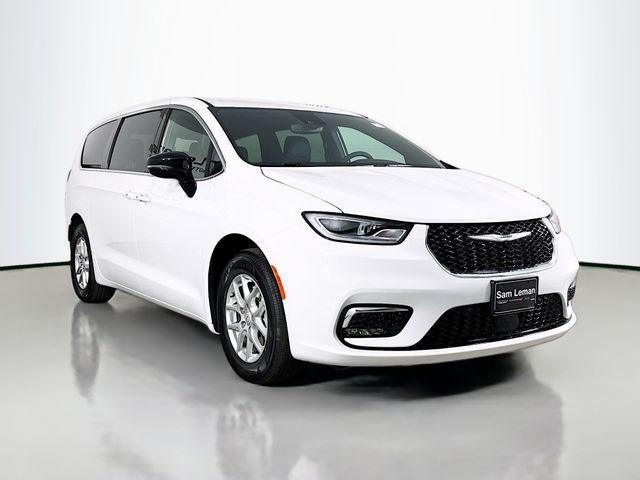 new 2026 Chrysler Pacifica car, priced at $38,460