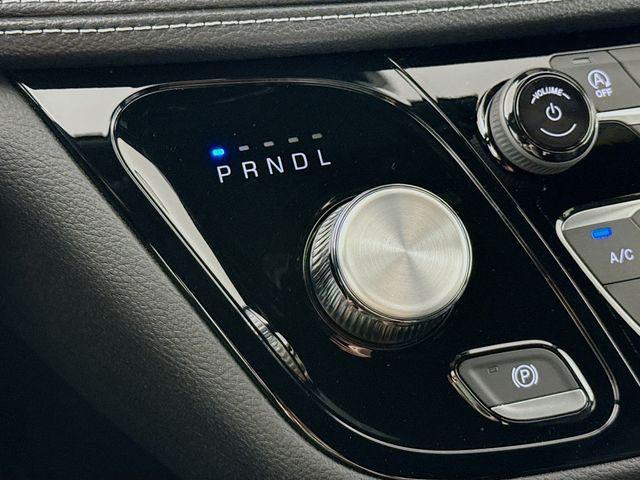 new 2025 Chrysler Pacifica car, priced at $39,445