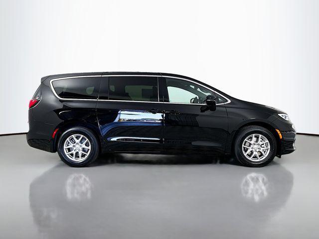 new 2025 Chrysler Pacifica car, priced at $39,445