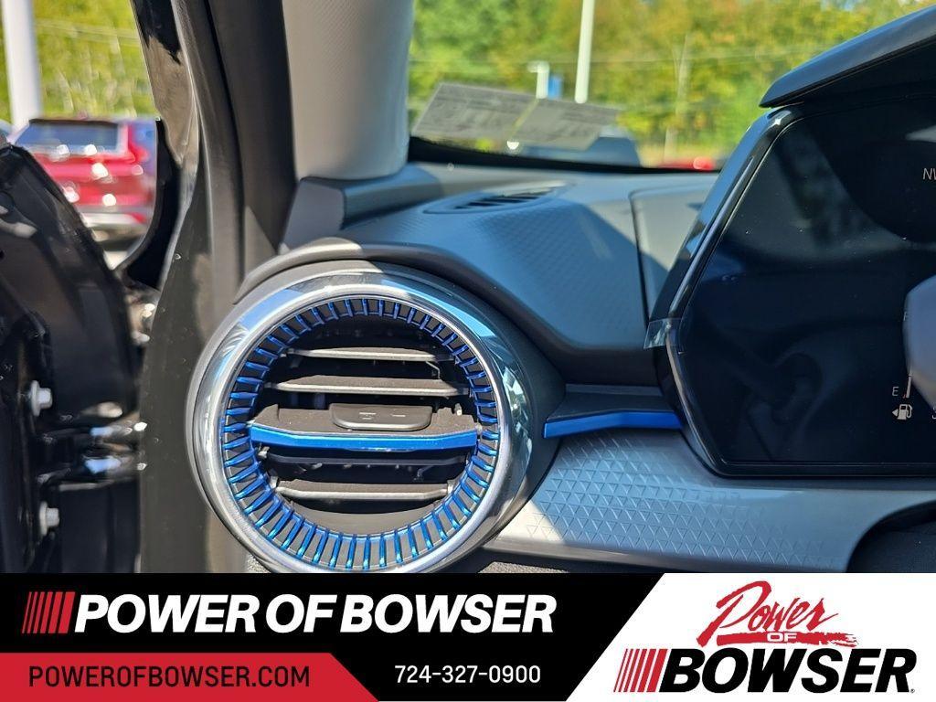 new 2025 Chevrolet Trax car, priced at $25,070