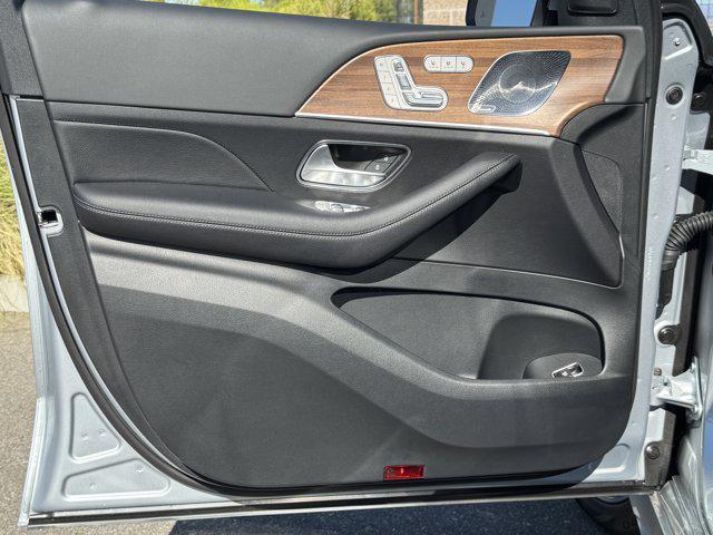 new 2025 Mercedes-Benz GLS 450 car, priced at $95,365