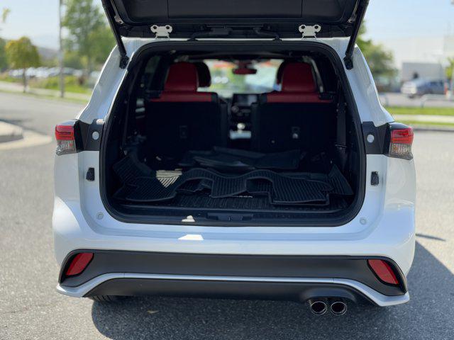used 2021 Toyota Highlander car, priced at $40,900