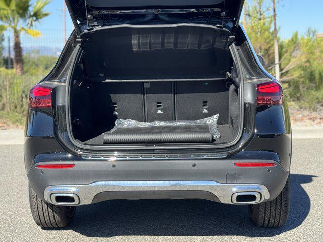 new 2025 Mercedes-Benz GLA 250 car, priced at $46,120